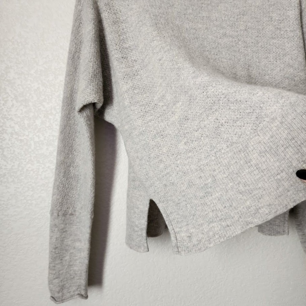 QI CASHMERE Dove Gray Knit Sweater Size M Minimalist Luxe Fall Winter - Picture 5 of 8